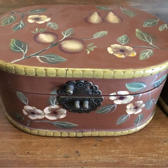 2 Vintage Hand Painted, wood, metal hinges, velvet lined, nestling boxes, flower - Picture 14 of 15